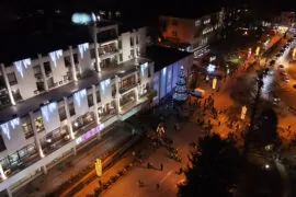 Дрон кадър на зимната украса във велико Търново